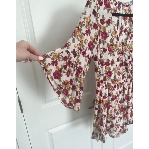 American Eagle Romper Floral Tan Red Pink V Neck Flare Cropped sleeves M Medium - Picture 5 of 9